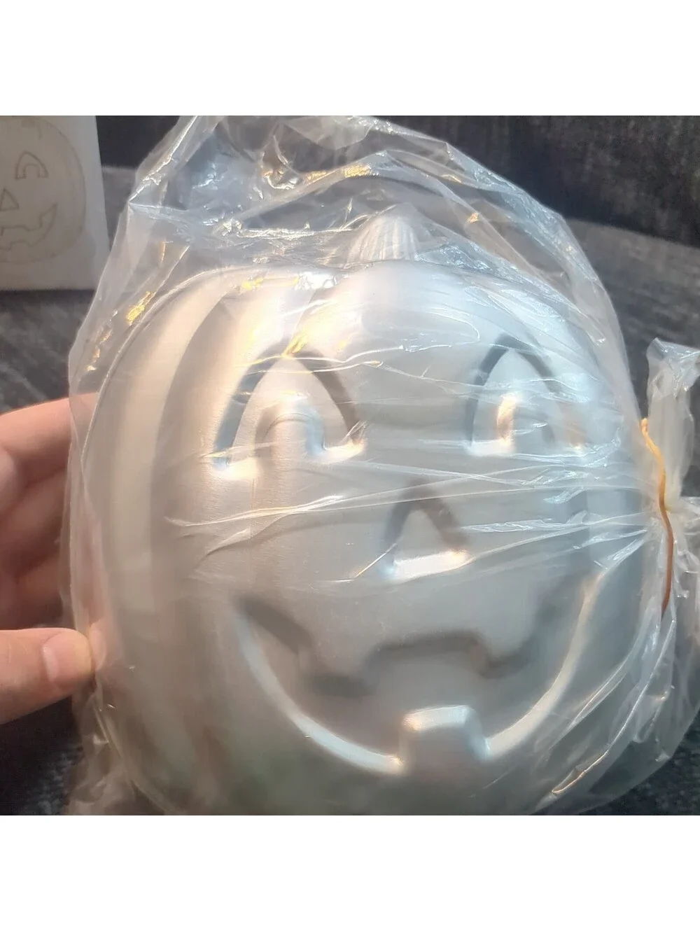 Wilton pan appears